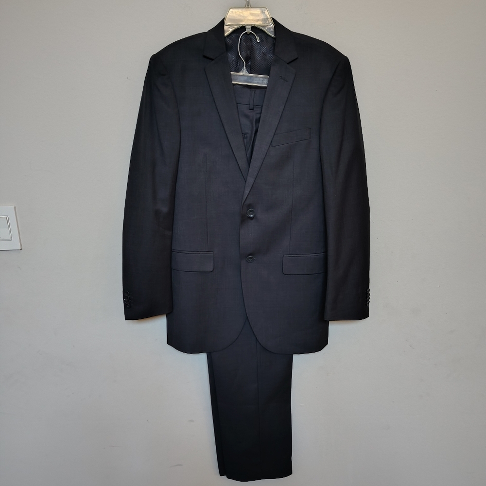 Men's Classic Black Two-Piece Suit 38L